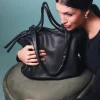 bolsa-de-couro-feminina-saco-alca-ombro-cr-11300-crizzapi-04