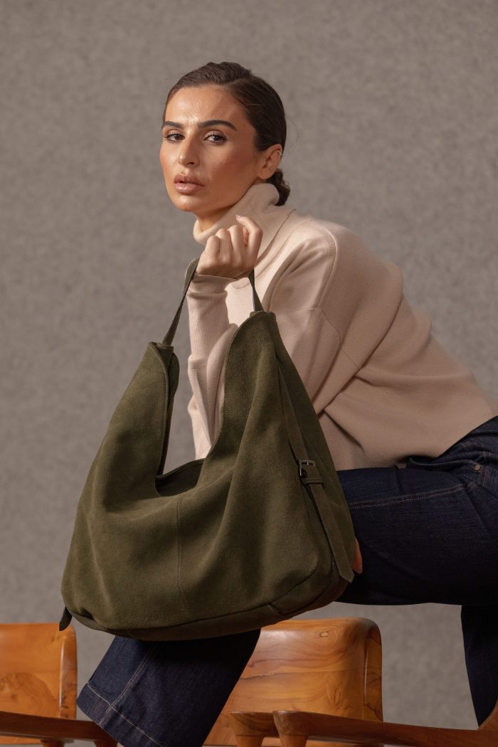 Bolsa Hobo em Couro Camurça | CR-11378 - Verde Musgo - CRIZZAPI BOLSAS