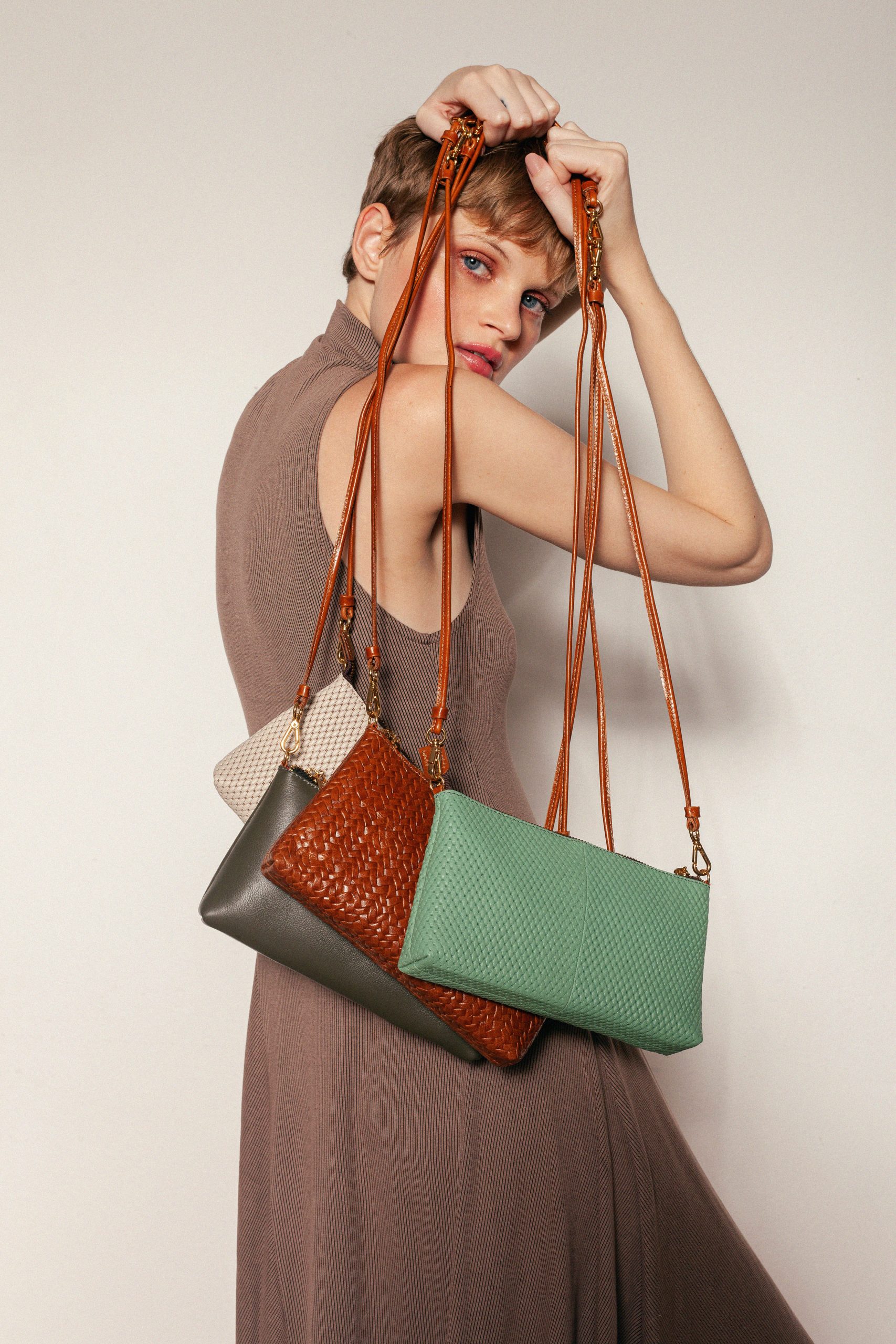 bolsa-pequena-couro-legitimo-cr-816-crizzapi