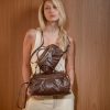 bolsa-de-courp-vanity-bag-cr-11335-na-modelo-crizzapi